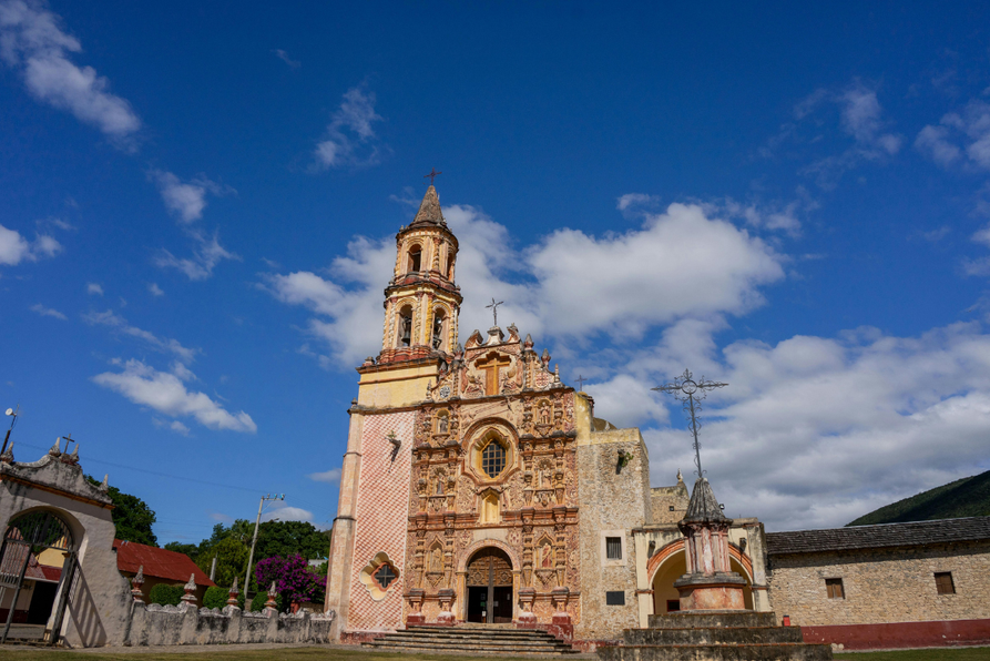 ENCANTOS DE MÉXICO COLONIAL