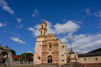 ENCANTOS DE MÉXICO COLONIAL